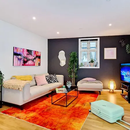 Prime Location Amazing King Bed Colorful Oasis Apartment Bergen