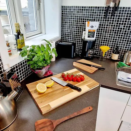 Prime Location Amazing King Bed Colorful Oasis 아파트