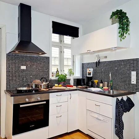 Prime Location Amazing King Bed Colorful Oasis