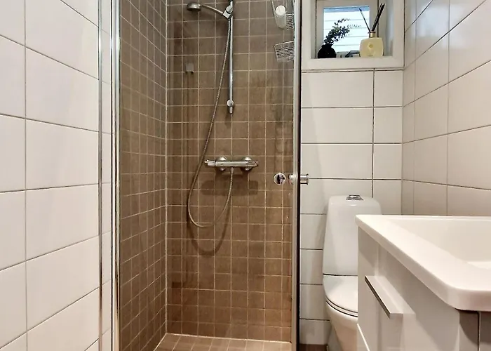 Prime Location Amazing King Bed Colorful Oasis Μπέργκεν