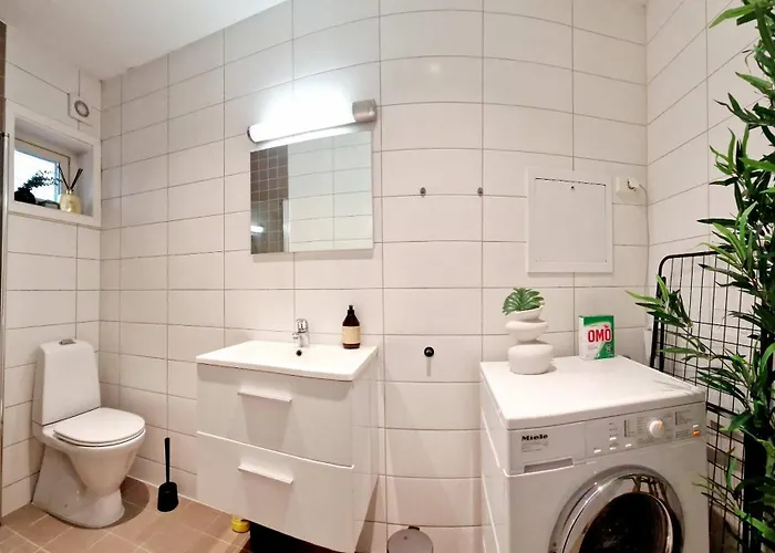 Prime Location Amazing King Bed Colorful Oasis *