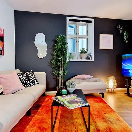 Prime Location Amazing King Bed Colorful Oasis *